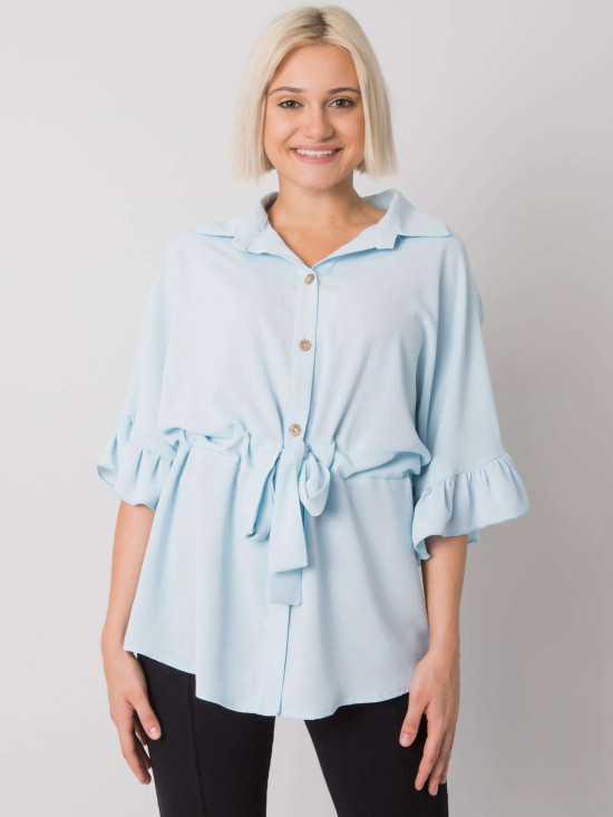 Stilska bluza s volanom v svetlo modri