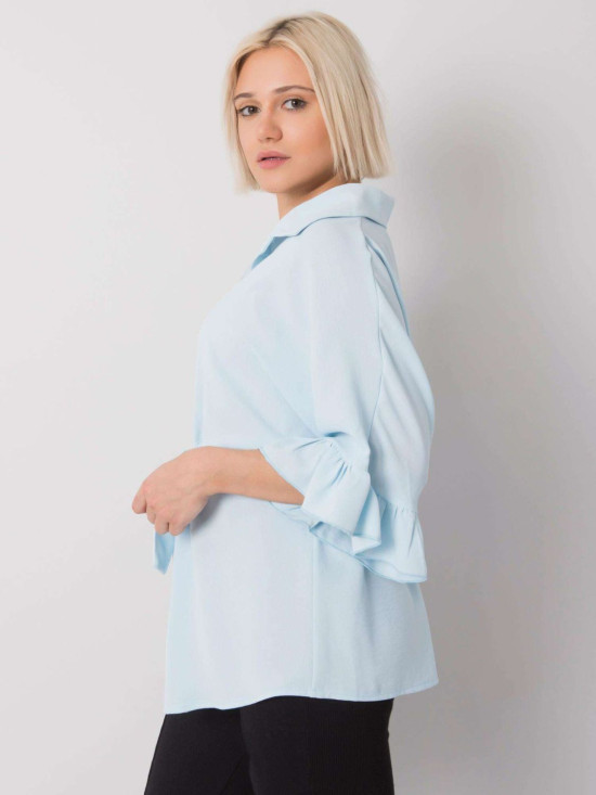 Stilska bluza s volanom v svetlo modri