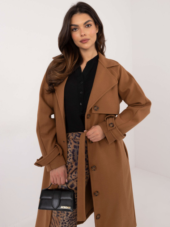 Elegantna prehodna jakna v camel barvi
