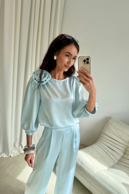 Hlače v barvi baby blue