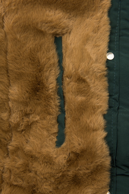 Temno zelena zimska parka z rjavim plišem