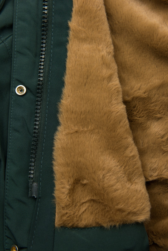 Temno zelena zimska parka z rjavim plišem