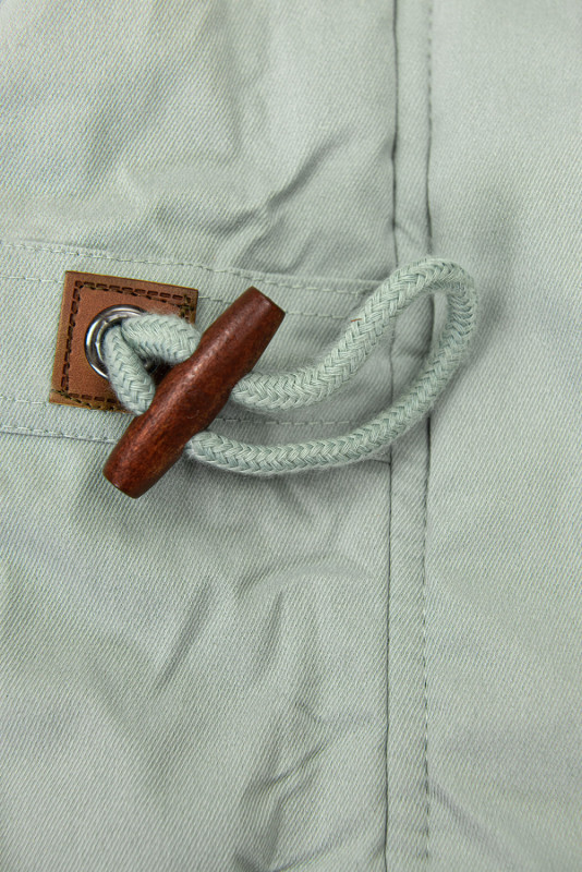 Nefritno zelena daljša parka s plišem