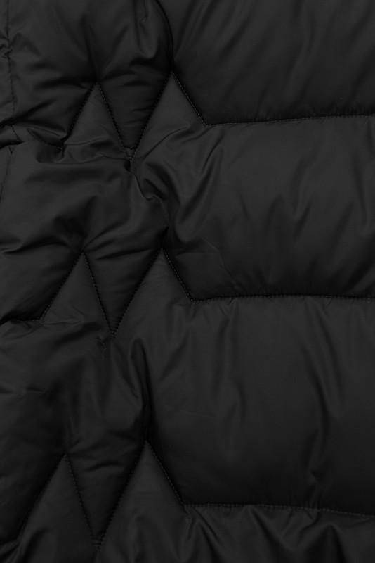 Prešita zimska bunda s podaljšanim hrbtnim delom, črna