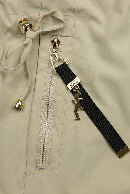 Ženska parka z zlatimi detajli bež