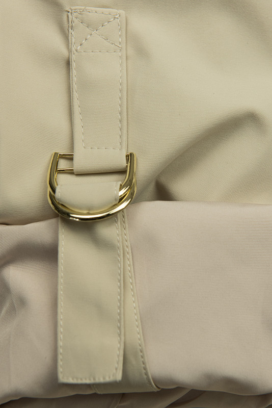 Ženska parka z zlatimi detajli bež