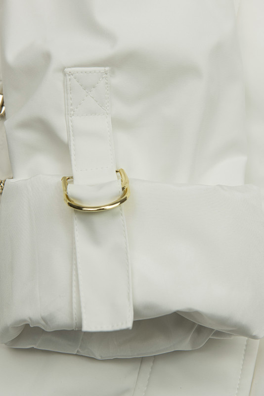 Ženska parka z zlatimi detajli bela