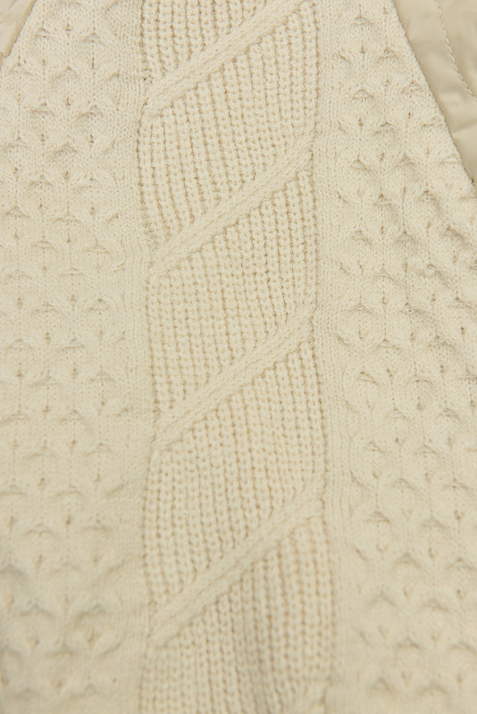 Ženska prehodna jakna s pletenimi rokavi bež