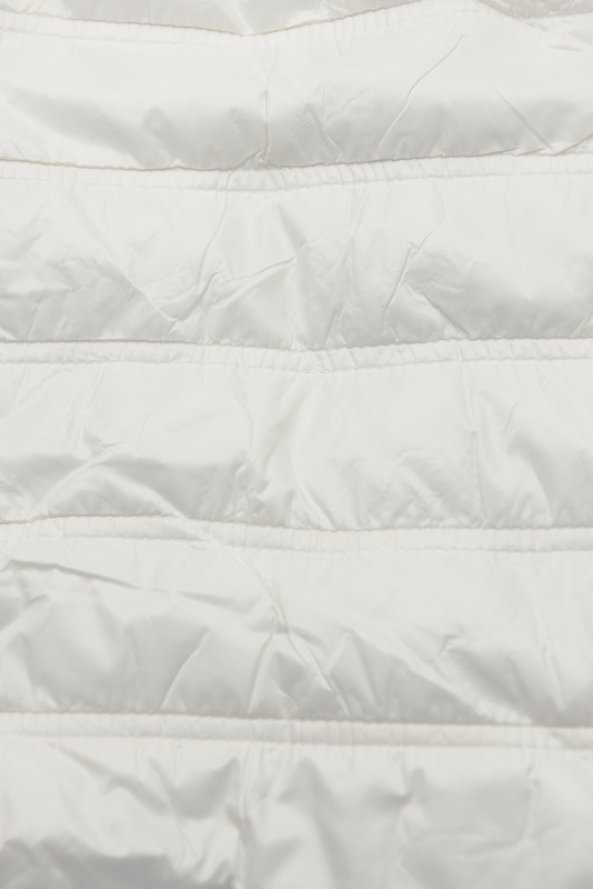 Bela lahka prehodna jakna