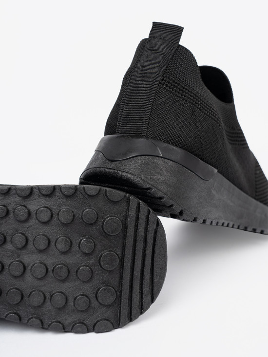 Črne slip-on teniske