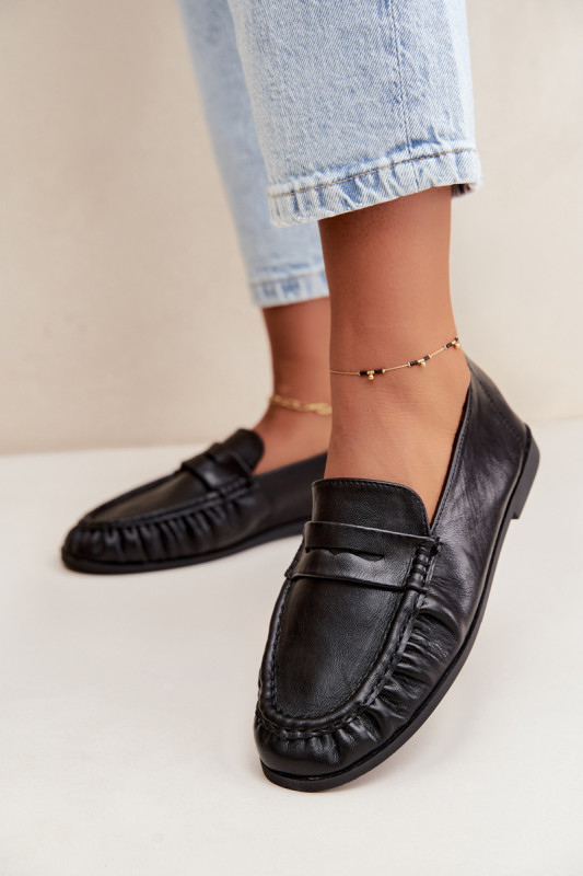 Črne mokasinke z nabiranjem