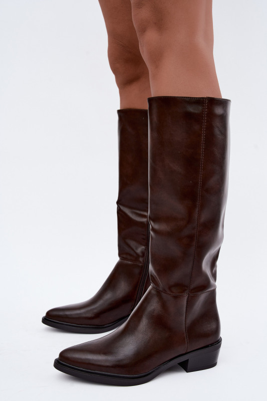 Podloženi rjavi škornji čez koleno z nizko peto
