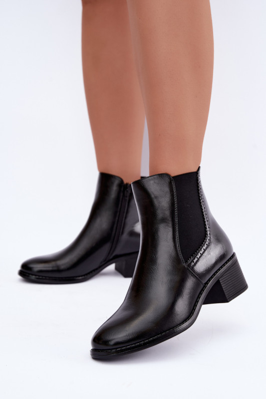 Črni gležnjarji iz umetnega usnja s kvadratno peto