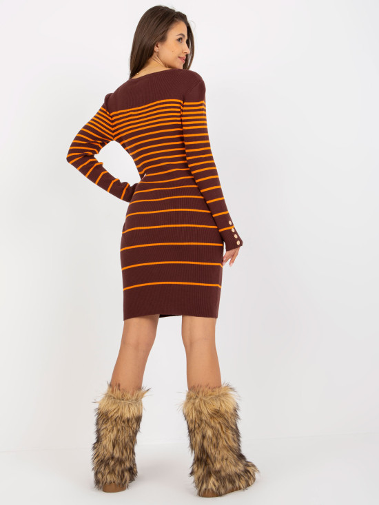 Temno rjava prugasta obleka