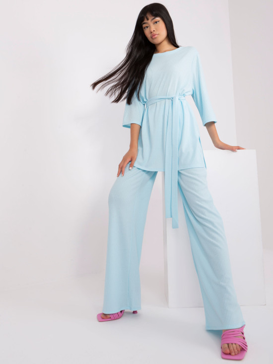 Svetlo modri casual komplet z oversized bluzo