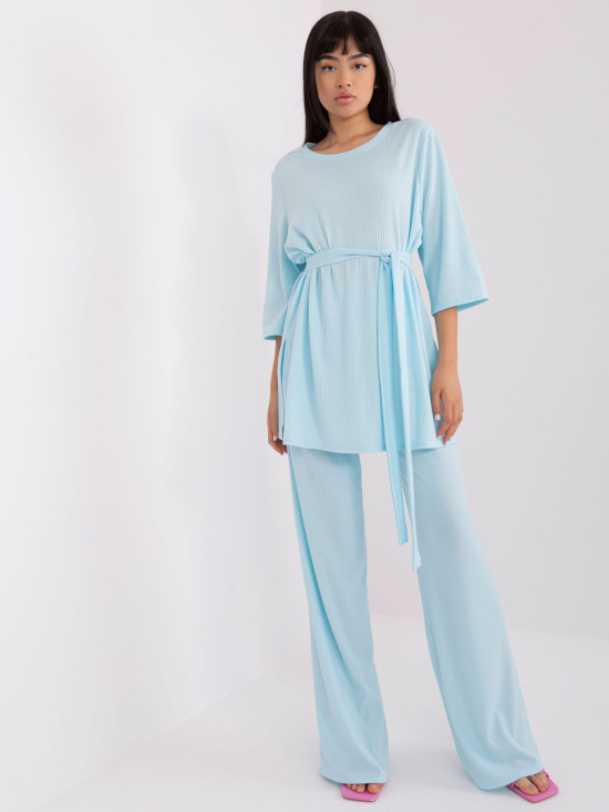 Svetlo modri casual komplet z oversized bluzo