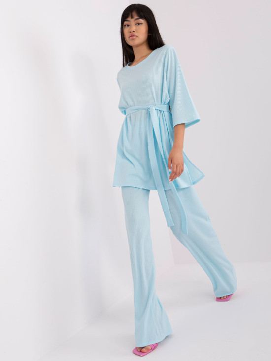 Svetlo modri casual komplet z oversized bluzo