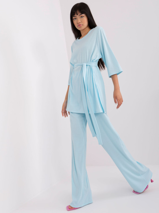 Svetlo modri casual komplet z oversized bluzo
