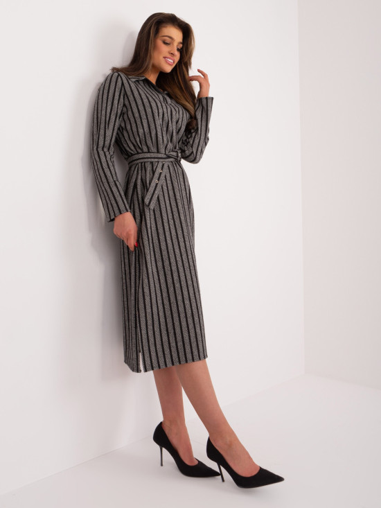 Elegantna midi obleka s črtami