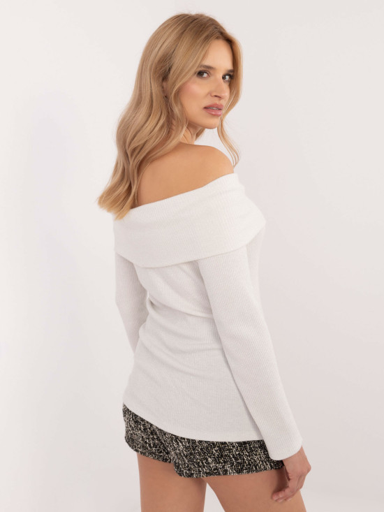 Elegantni ecru pulover z dolgimi rokavi