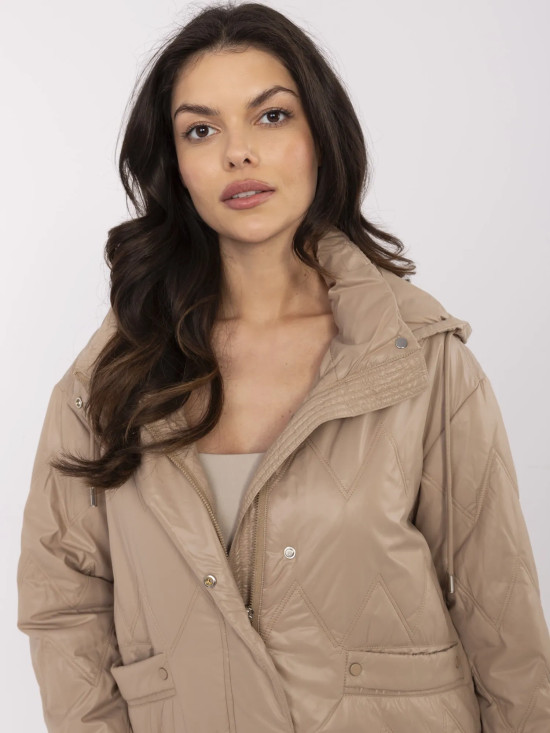 Prehodna jakna v camel barvi