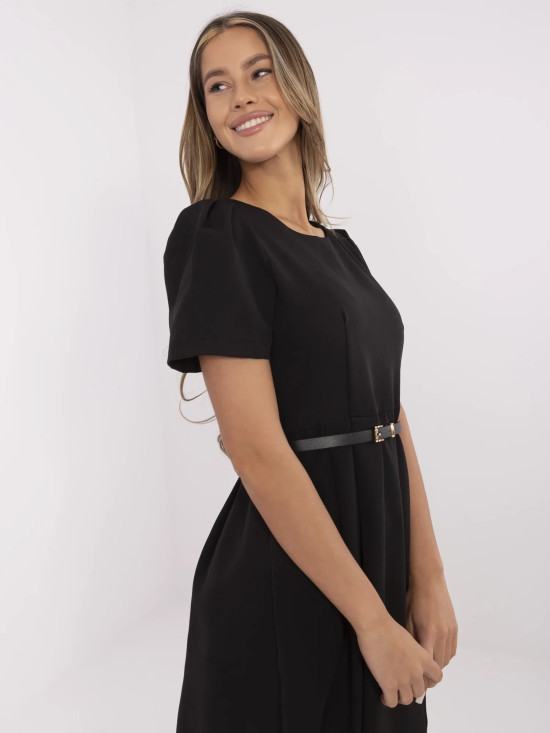 Elegantna črna razširjena obleka
