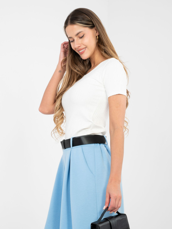 Bela rebrasta bombažna bluza s kratkimi rokavi