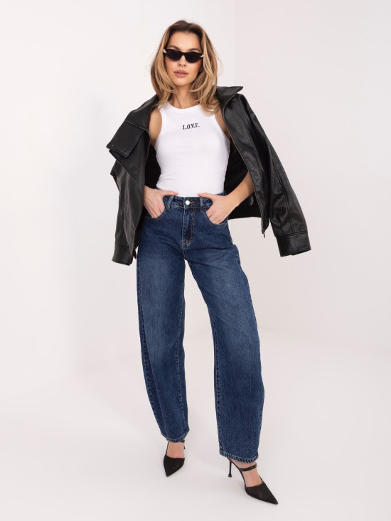 Bel bombažen top z vezenjem in napisom