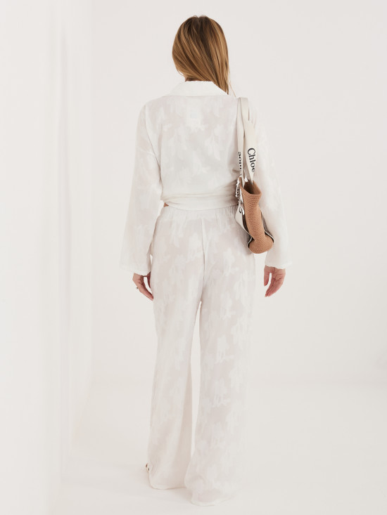 Bel komplet srajca in hlače z ovratnikom