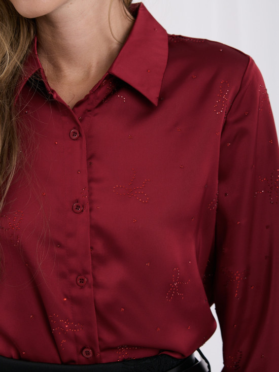 Elegantna bordo srajca z aplikacijo