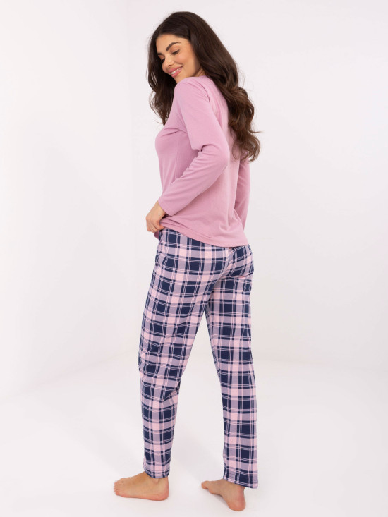 Ženska pižama z dolgimi rokavi v roza barvi s karo vzorcem