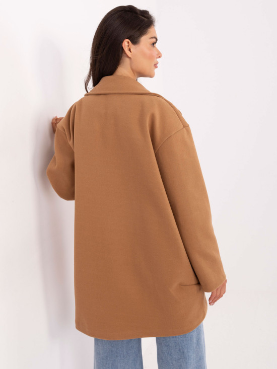 Eleganten prehodni plašč v camel barvi