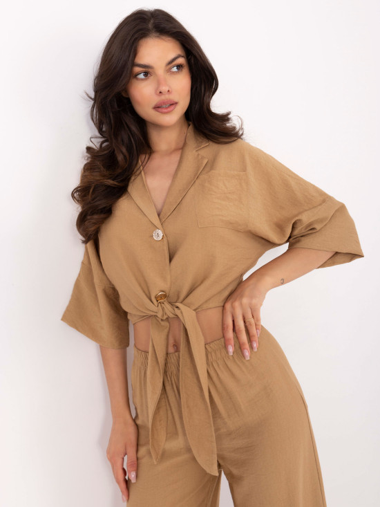 Elegantni komplet v camel barvi