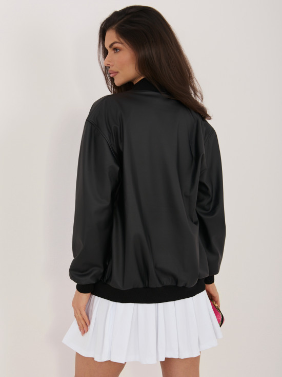 Črna prehodna jakna iz umetnega usnja s stoječim ovratnikom