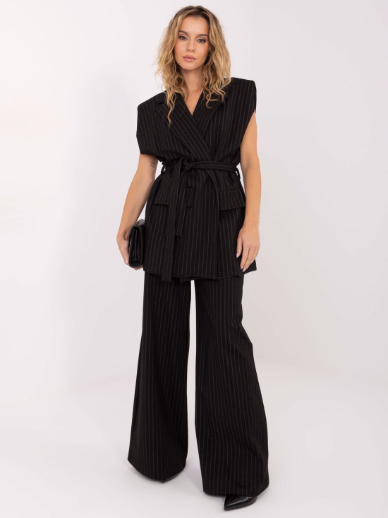 Elegantni črn črtast telovnik s pasom