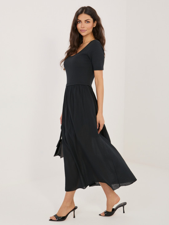 Črna razširjena midi obleka s podlogo