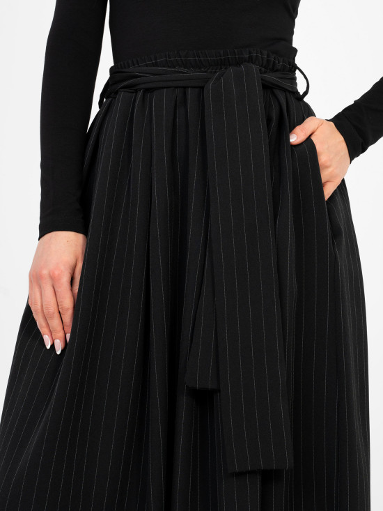 Elegantno črno midi krilo s pasom in žepi