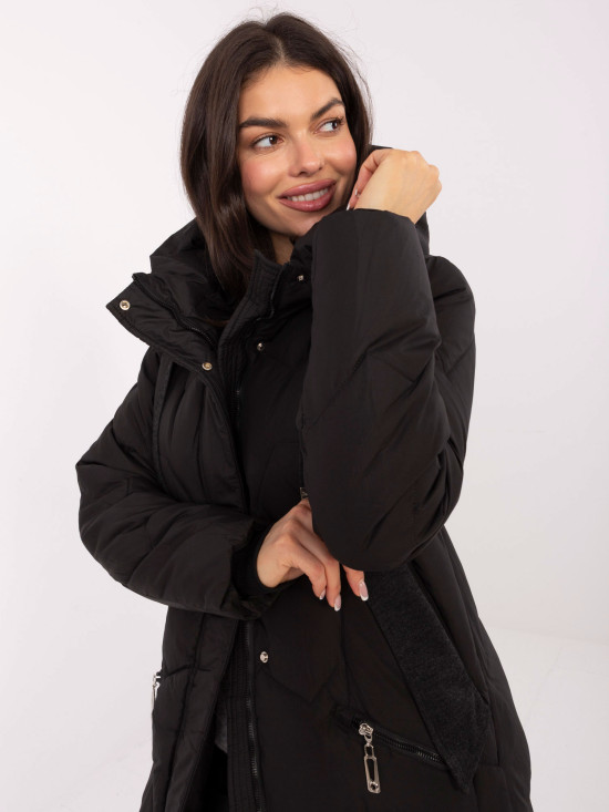 Dolg črn prešit plašč s kapuco