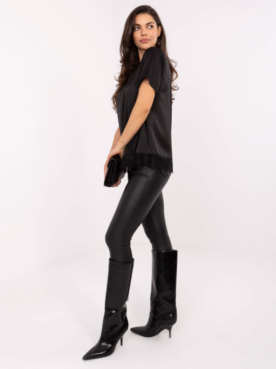 Elegantna črna bluza s čipko