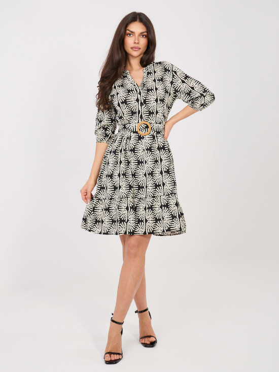 Črna obleka s pasom in volanom