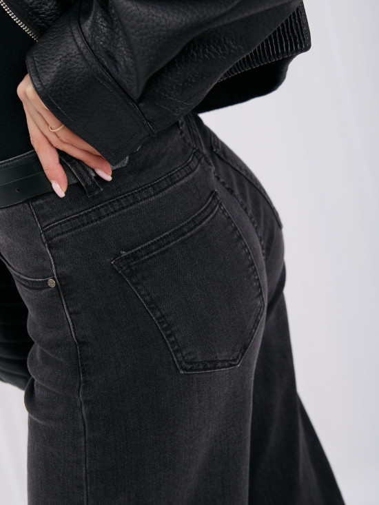 Črne mom jeans z visokim pasom