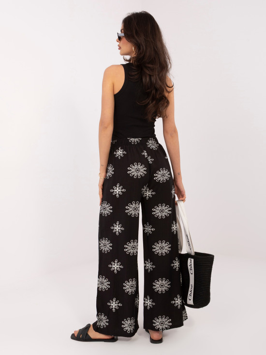 Črne palazzo hlače s pasom in potiskom