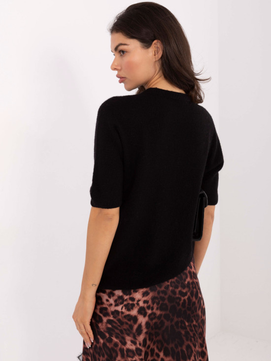 Črn pulover s kratkimi rokavi in okroglim izrezom