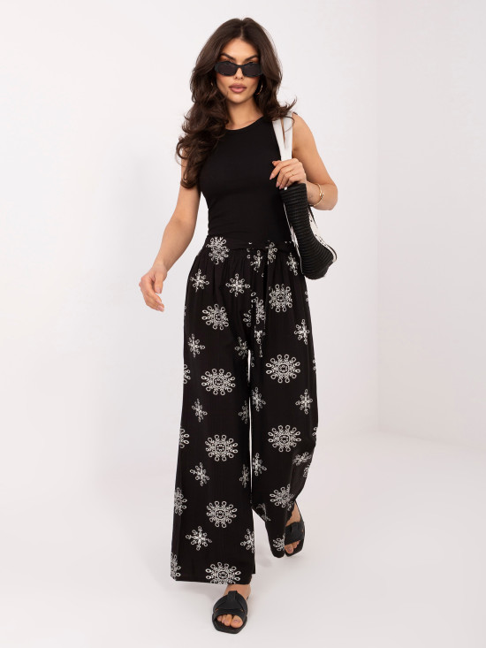 Črn rebrast top brez rokavov