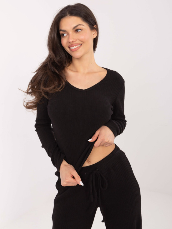 Črn rebrast pulover z V-izrezom