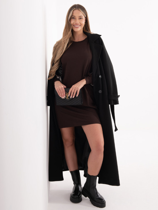 Kratka rjava obleka z vezenino in napihnjenimi rokavi