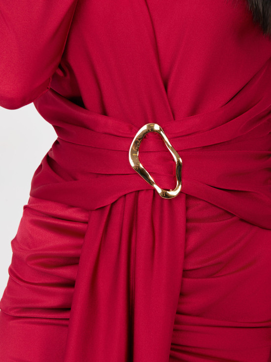 Elegantna rdeča maxi obleka z dolgimi rokavi in preklopnim izrezom