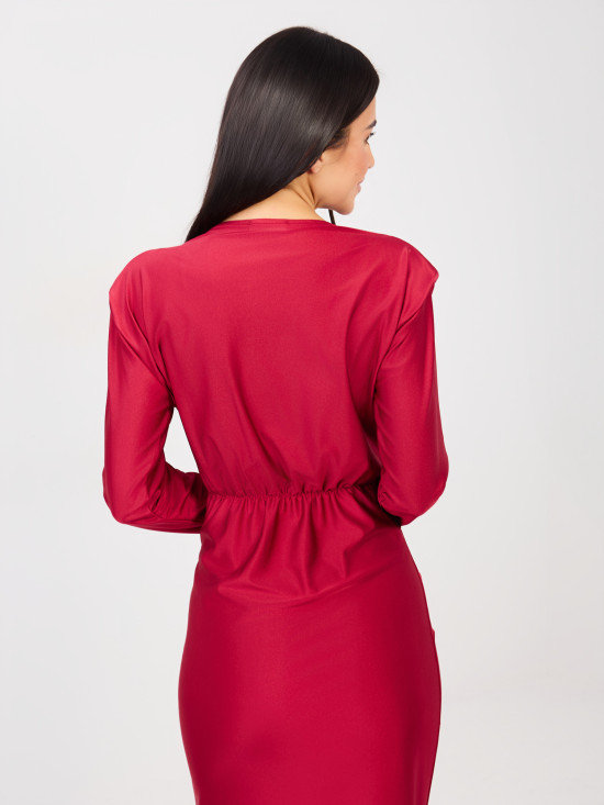 Elegantna rdeča maxi obleka z dolgimi rokavi in preklopnim izrezom