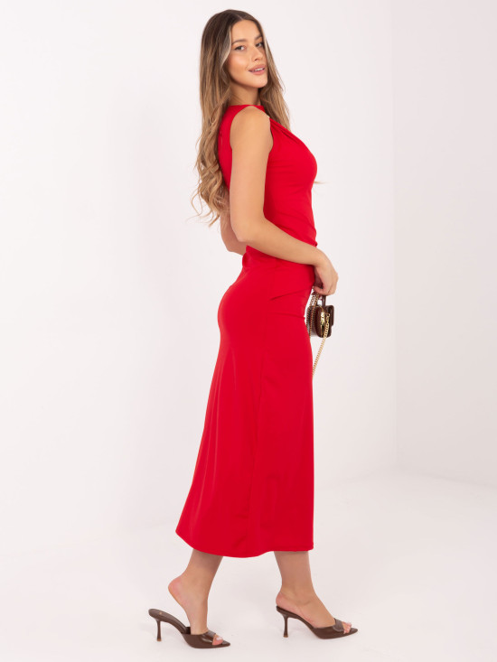 Elegantna rdeča midi obleka brez rokavov