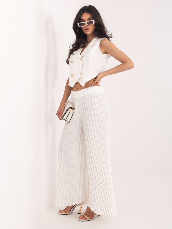 Elegantni komplet v barvi ecru – telovnik in hlače